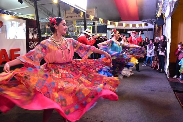 Libroferia Encarnación continúa con múltiples actividades  - Nacionales - ABC Color