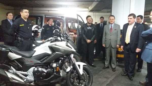 China Taiwán dona dos motos y dos minibuses a la Cámara de Senadores » Ñanduti