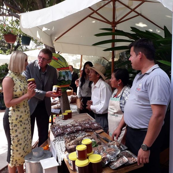 Ivanka anuncia apoyo financiero para que mujeres afronten barreras económicas - Nacionales - ABC Color