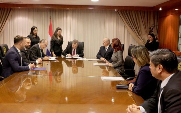Corte Suprema firma convenio con Telefonía Celular SA