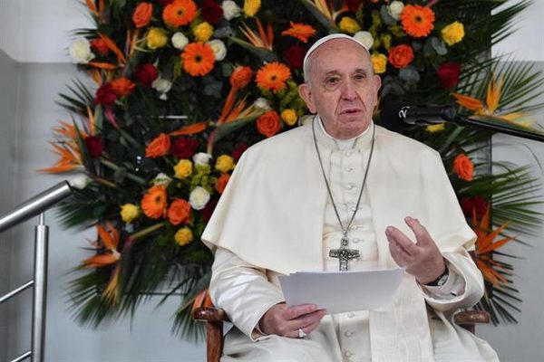 El papa concluye su viaje a Mozambique denunciando la corrupción - .::RADIO NACIONAL::.