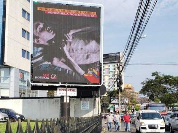 Colocan gigantografías en Asunción recordando dramática situación de Venezuela