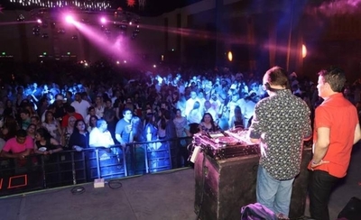HOY / El Retrovisor llega con onda primaveral y los mejores Djs del país