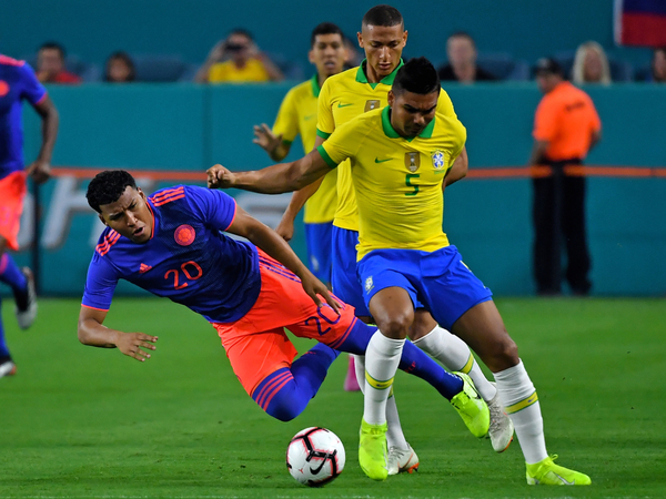 Neymar reaparece y salva el invicto de Brasil