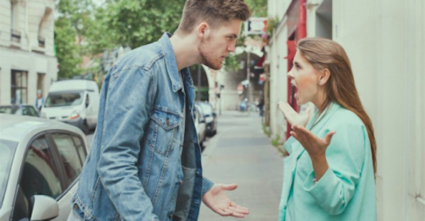 “Mi novio no quiere que alce fotos, ni que acepte solicitudes de nadie”