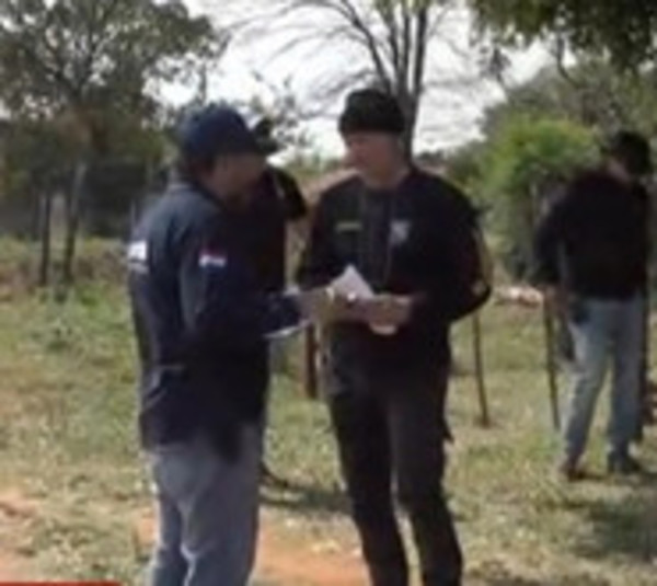 Transportaban 2.000 dosis de cocaína a pie en San Lorenzo - Paraguay.com
