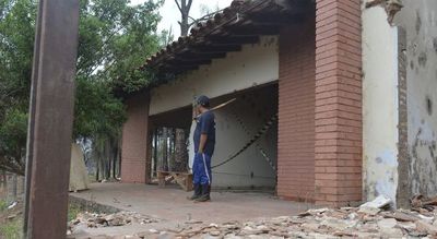 Invasores custodian huesos hallados en una  propiedad de los Stroessner - Política - ABC Color