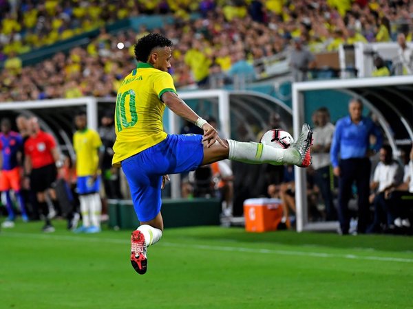 Tite, asombrado con el rendimiento de Neymar