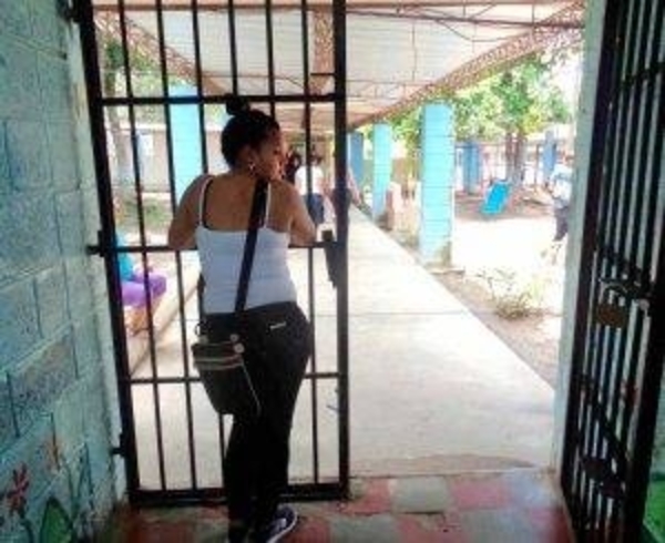 HOY / Control indigno para evitar drogas en penal: "Introducen dedo en la vagina"