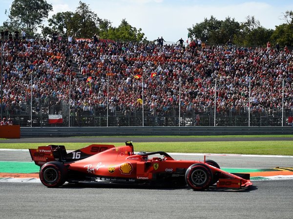 Leclerc logra la 'pole' en Monza en un esperpéntico final