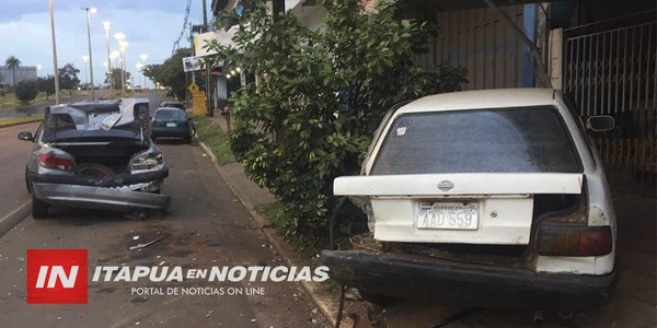 DOS AUTOMÓVILES ESTACIONADOS EMBESTIDOS ESTA MADRUGADA SOBRE IRRAZABAL
