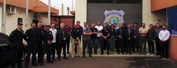Viceministra y director de penitenciarías visitan cárcel brasileña para replicar sistema de seguridad - ADN Paraguayo