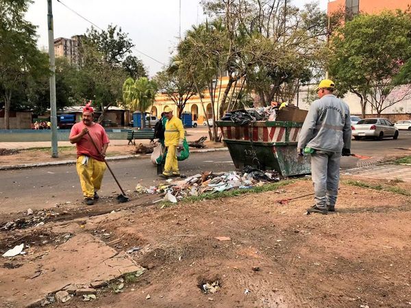 Realizan limpieza tras la salida de damnificados