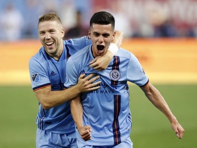 Doblete de Jesús Medina en la Major League Soccer