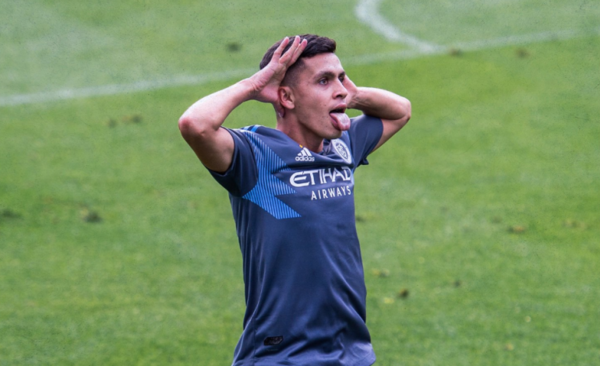 HOY / Hace doblete y su equipo se afirma en la cima de la MLS de los EEUU