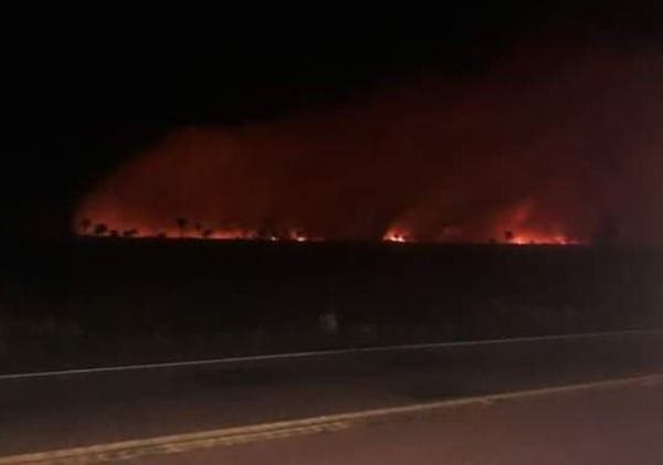 Gran incendio de pastizal afecta la visibilidad en la Ruta 1 - Nacionales - ABC Color