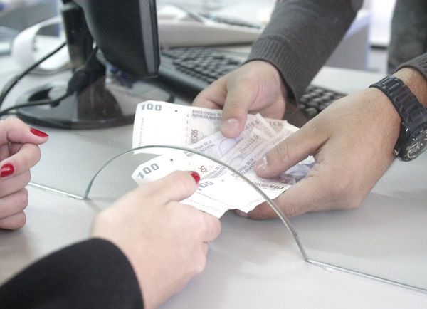 El peso se devaluó 12,8 veces más que el guaraní en el 2019