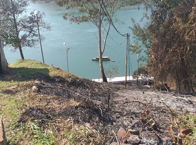 Incendio afectó al Hito Tres Fronteras