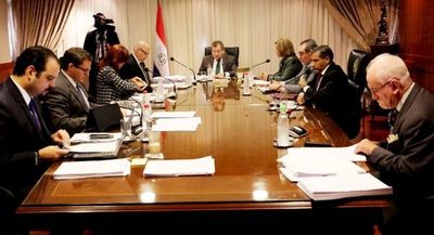 La Corte despilfarra G. 4.581 millones al año en Consejo de Administración - Política - ABC Color