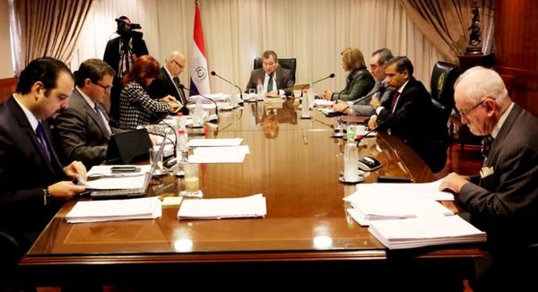 La Corte despilfarra G. 4.581 millones al año en Consejo de Administración - Política - ABC Color