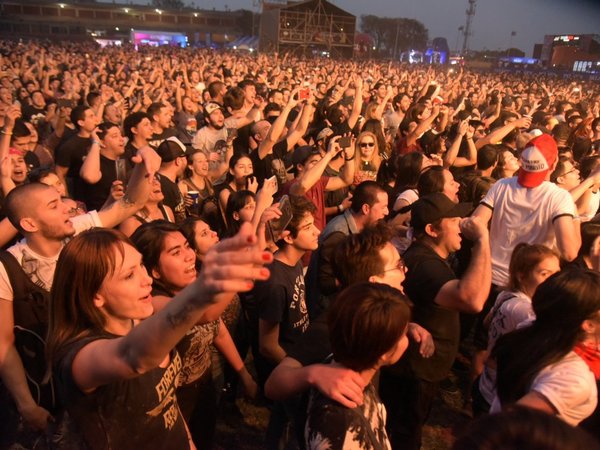 El Cosquín Rock cerró con toda la fuerza de Molotov