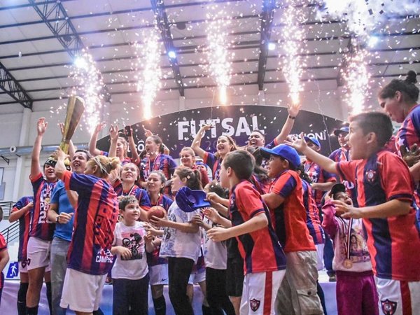 El Ciclón festejó en femenino