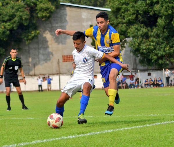 Sub 14: Cinco escoltan al líder invicto - Fútbol - ABC Color