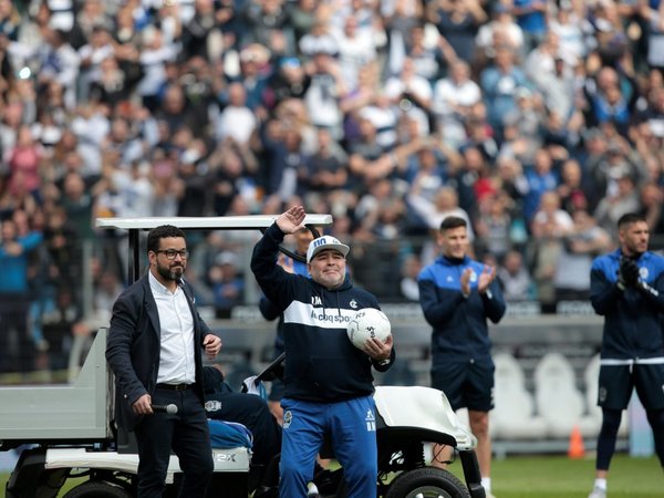 Fantástica y emotiva presentación de Maradona en Gimnasia