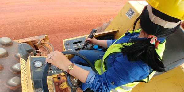 Destacan labor de mujeres en trabajos de conservación de la Ruta PY 06 - ADN Paraguayo