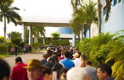 Miles de compradores siguen copando comercios de Pedro Juan Caballero - Nacionales - ABC Color