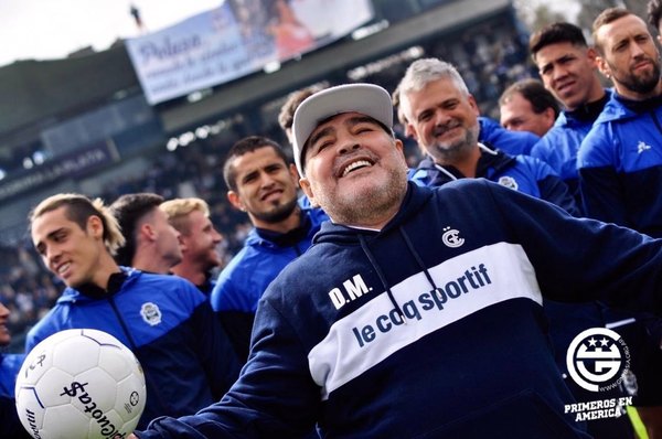 Maradona tendrá a cargo dos paraguayos