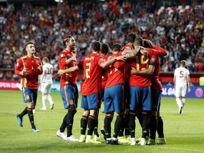 Italia y España ponen un pie en la fase final