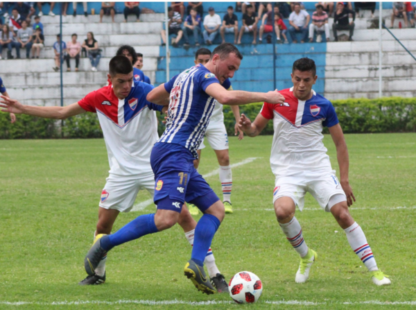 El 12 de Octubre vence, con lo justo, al Sportivo Iteño