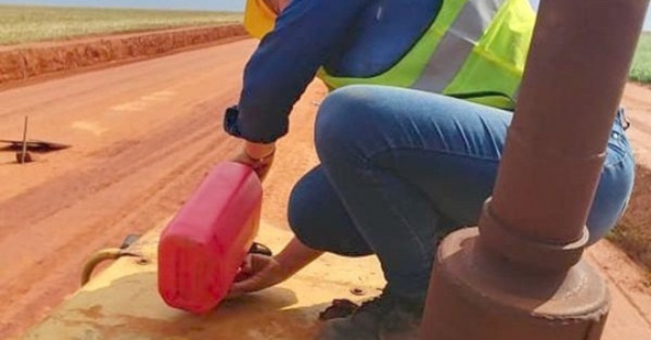 Destacan a mujeres que laburan en obras viales
