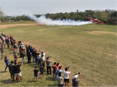 Acrobacia aérea deslumbra  a numeroso público en San Ber