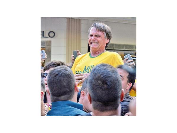 Bolsonaro promete regresar pronto a la “cancha” tras cuarta cirugía de abdomen