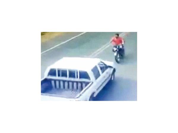 Un motociclista fallece tras choque frontal con camioneta