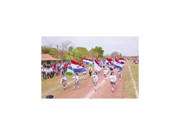 Puentesiño celebra ocho años de distritación con un desfile