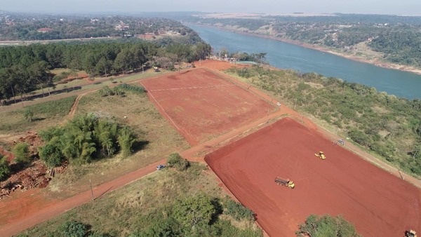 Avanzan trabajos de terraplenado en cabecera del futuro puente para instalación de base operativa