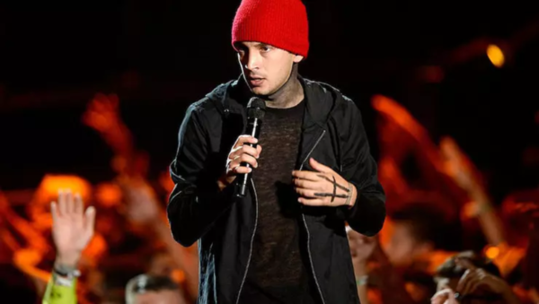 Tyler Joseph de Twenty One Pilots anunció que está esperando a su primer hijo