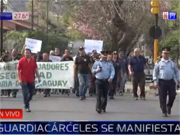 Guardiacárceles protestan frente al Ministerio de Justicia