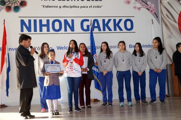 Homenajean a la golfista Tatiana Benítez - Polideportivo - ABC Color