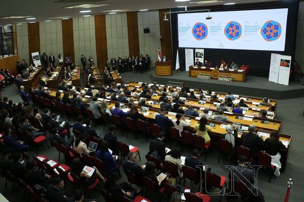 Parlamentarios jóvenes califican a Paraguay como el “país más feliz de la tierra”