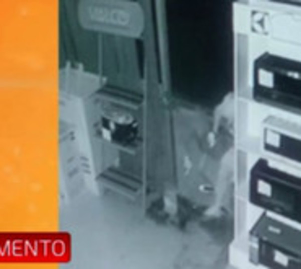 Captan a dos delincuentes que intentaron robar Cooperativa de Luque - Paraguay.com