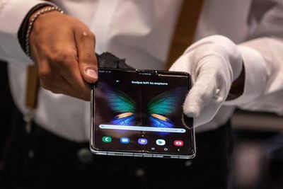 Pantallas dobles y plegables, ¿lujo o nuevo imprescindible para los móviles? - Tecnología - ABC Color