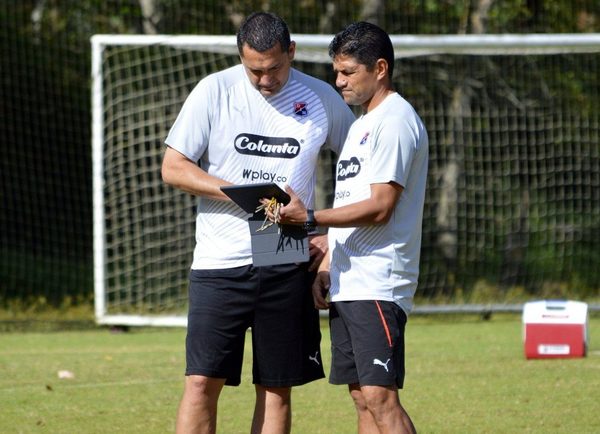 DIM recibe de la peor manera al DT Aldo Bobadilla