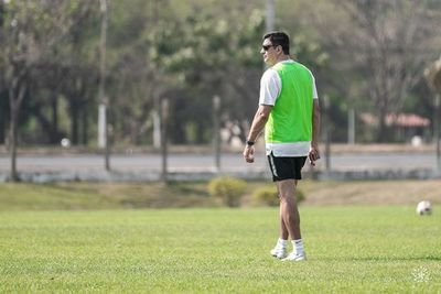 Chamot toma de nuevo el mando - Fútbol - ABC Color