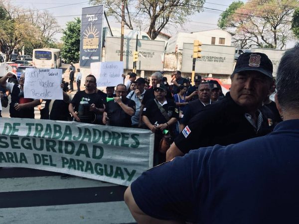 AGENTES PENITENCIARIOS EMITEN ULTIMÁTUM O IRÁN A HUELGA GENERAL