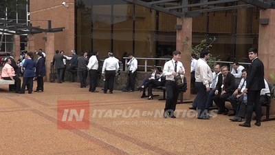 FUNCIONARIOS JUDICIALES SE MOVILIZAN EXIGIENDO AUMENTO SALARIAL