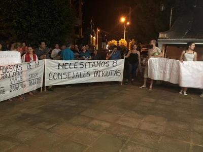 AHORA: MANIFESTACIÓN EN MIRANDA CONTRA EL PALACETE MUNICIPAL
